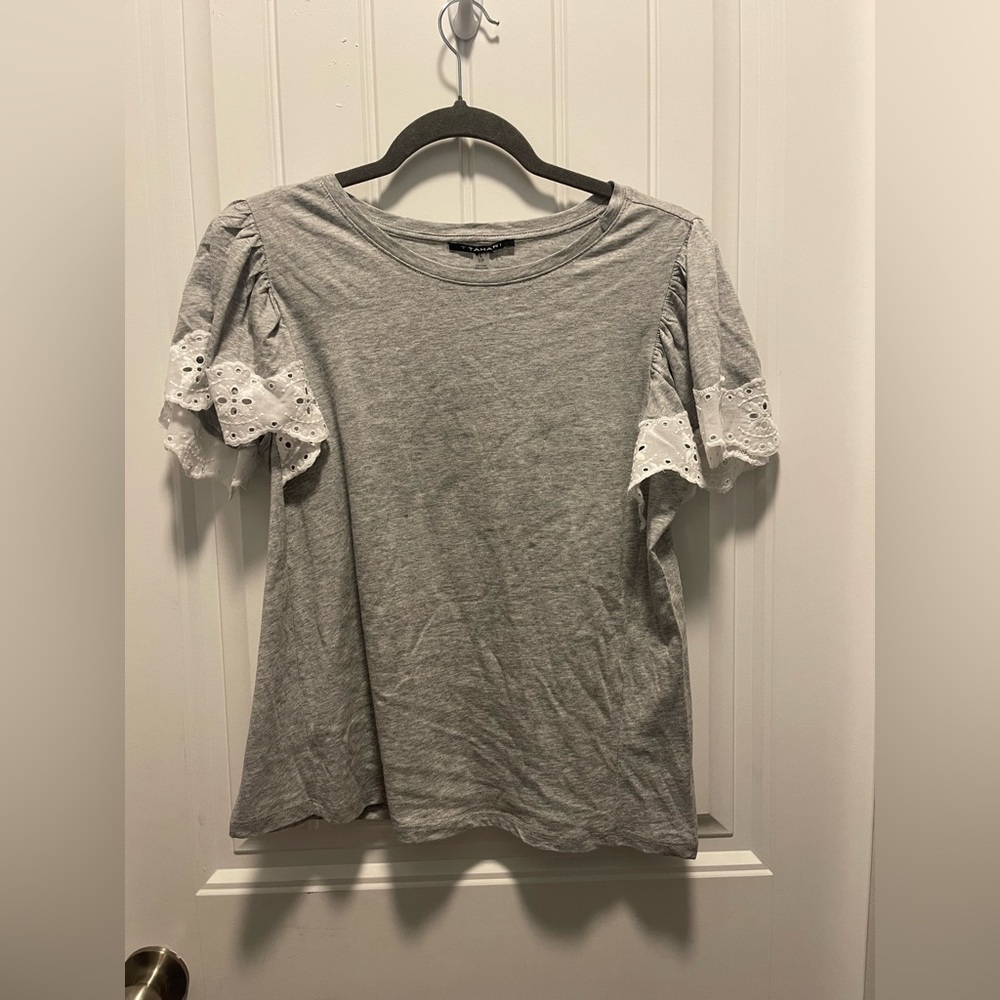 Tahari
Gray Ruffled Sleeve Top
Size Small
NWT